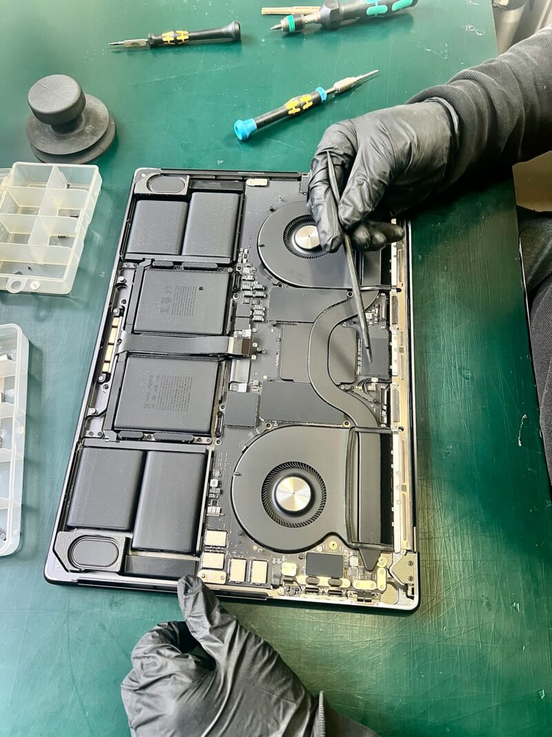 Intervention sur macbook pro chez ispace Apple Authorized Service Provider